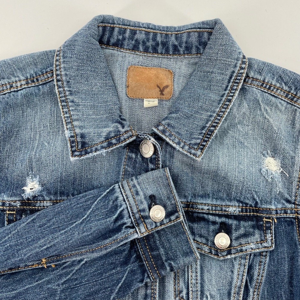 American Eagle Outfitters Women's Distressed Denim Trucker Jacket Medium Wash M